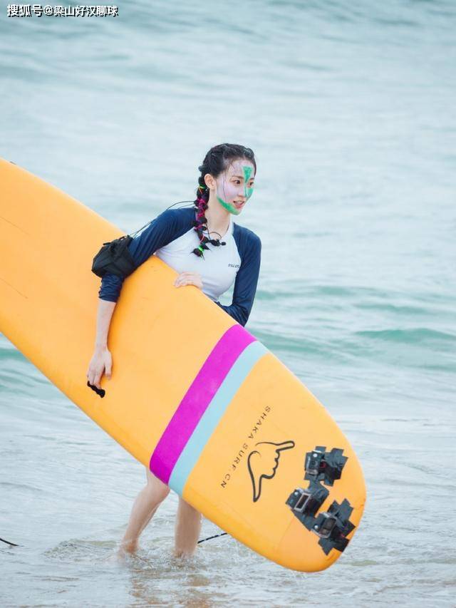 原创太性感张豆豆泳装冲浪落水后于家翊做出一举动张爸爸认可