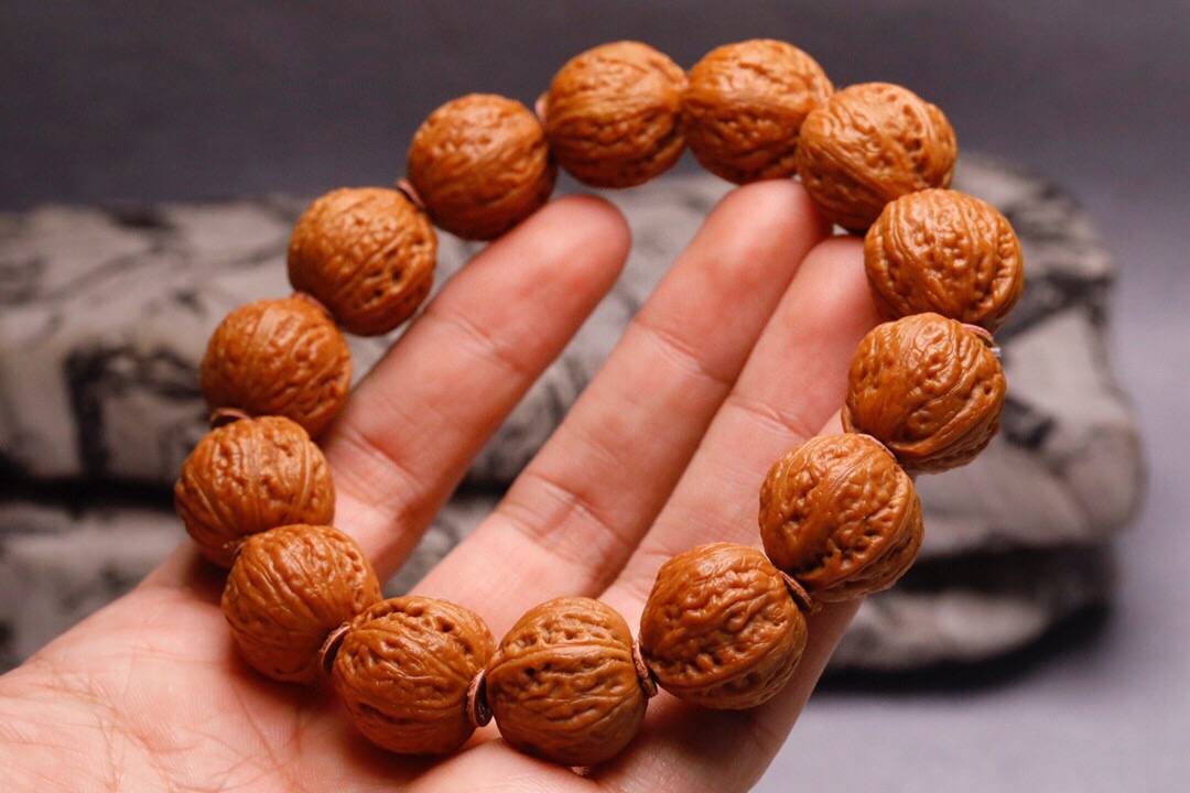 文玩小核桃手串如何搭配更好看