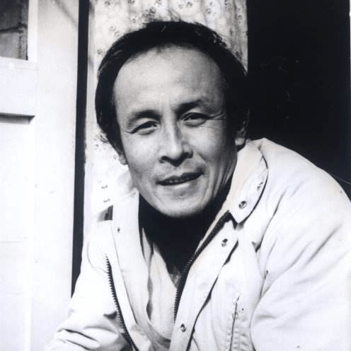 老演员许还山经历苦难笑对人生他有过两次婚姻现在很幸福