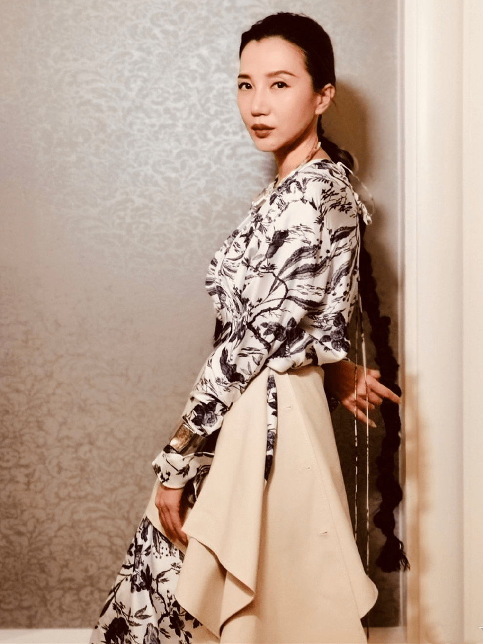 40岁原来也能这么美!苗族女星阿朵,红毯异域风造型尽显美艳洒脱