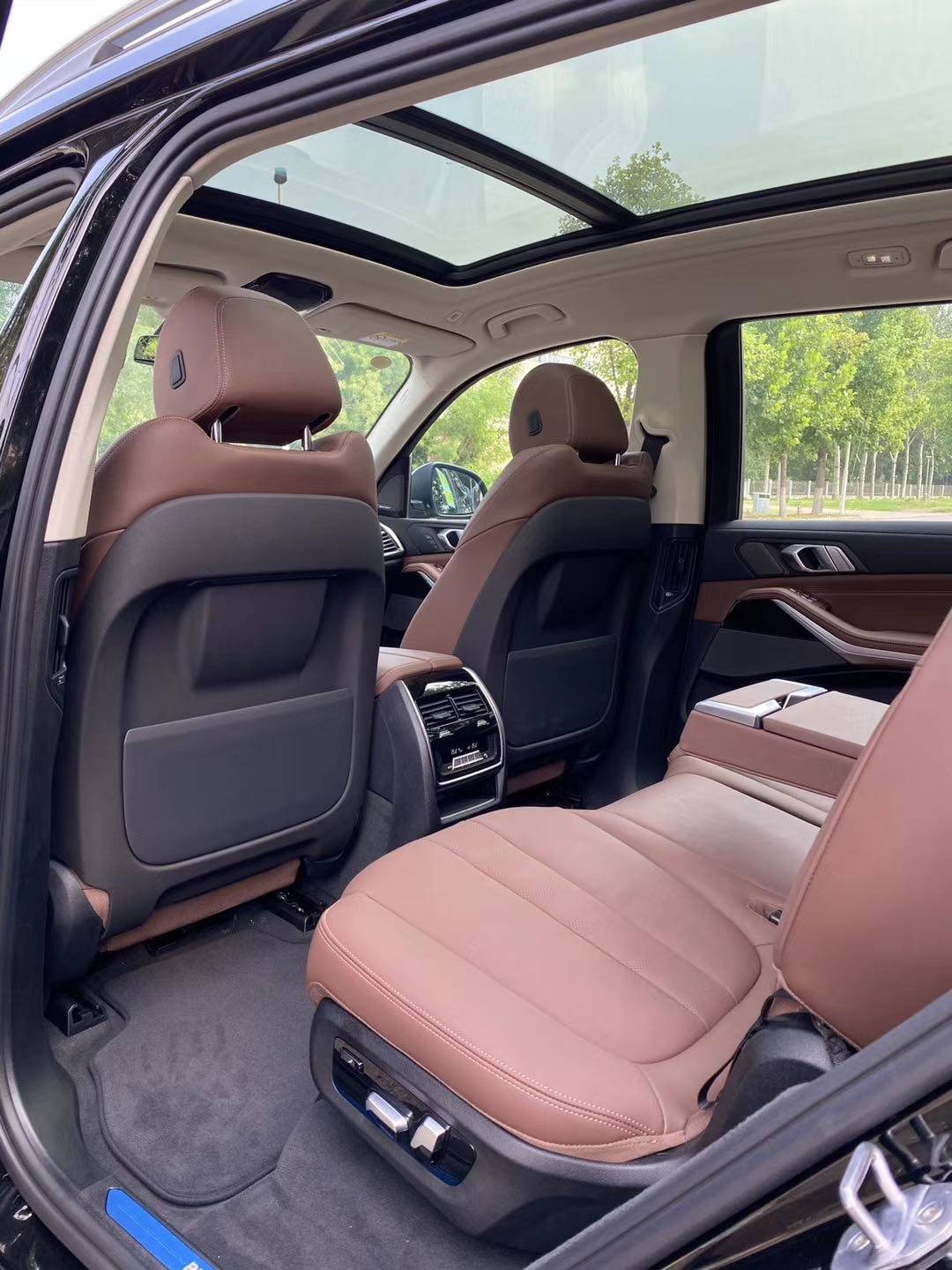 平行进口20款宝马x7行情 空间宽敞更显霸气