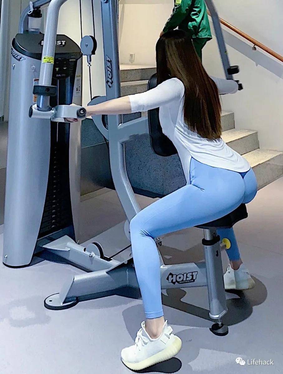 45岁李玟穿透视装引发舔屏这翘臀简直绝了