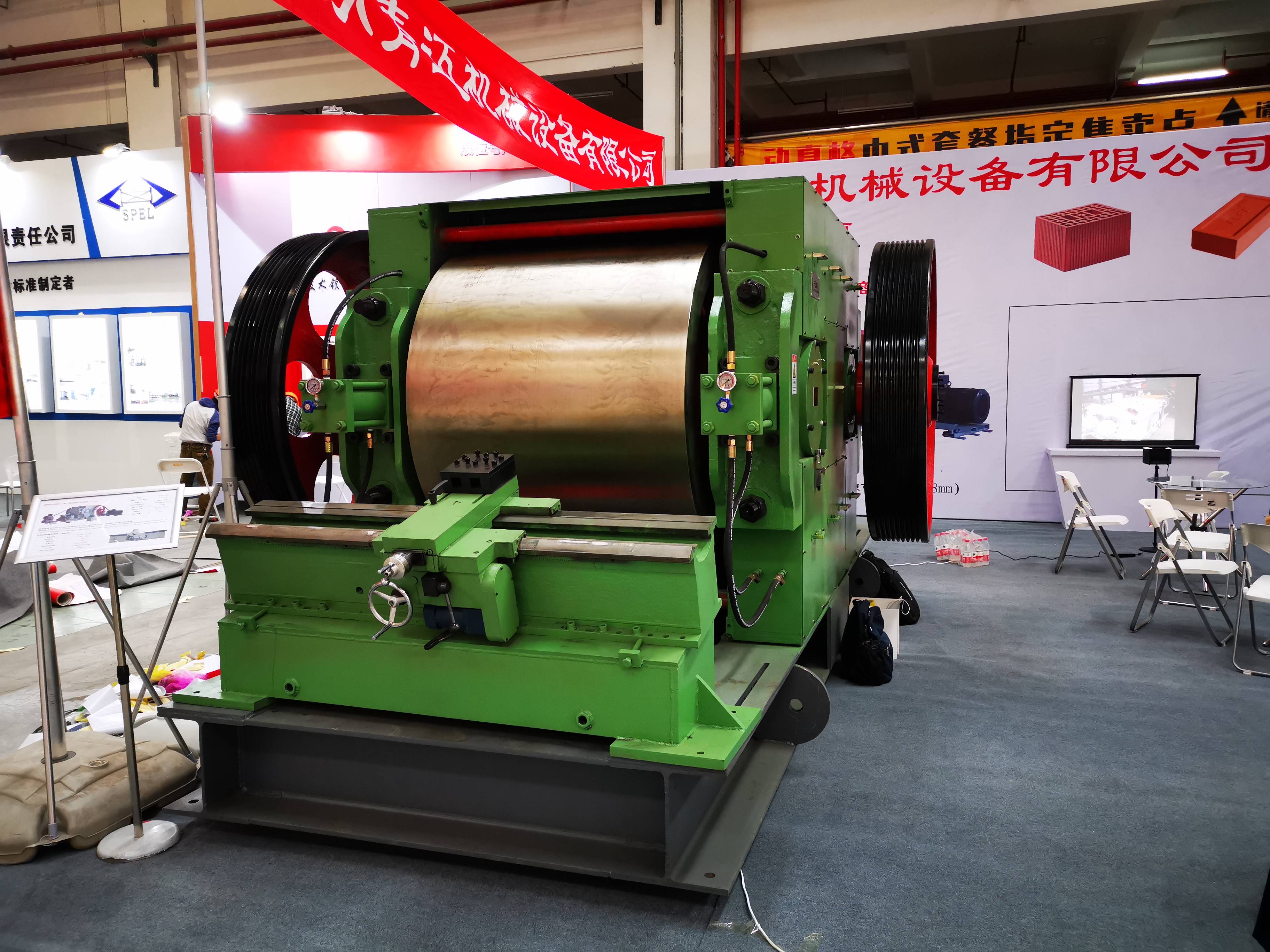 专注于超细碎对辊机(1~2mm)设计和制造