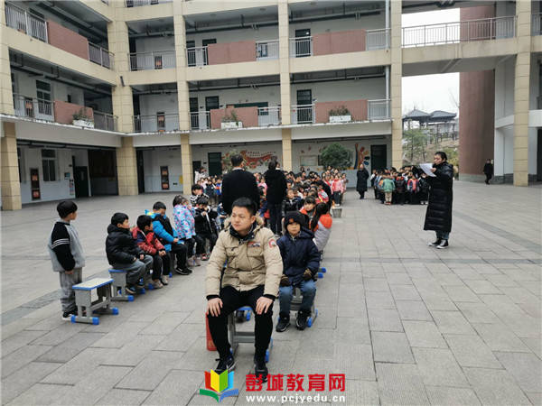 安全第一,预防为主——徐州市长安路学校校车逃生演练活动报道
