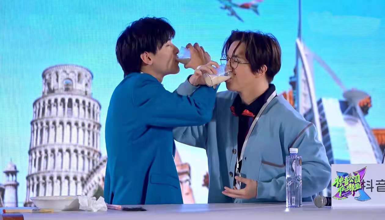 《神奇公司在哪里》翟潇闻展示猪食,与薛之谦上演猪食交杯