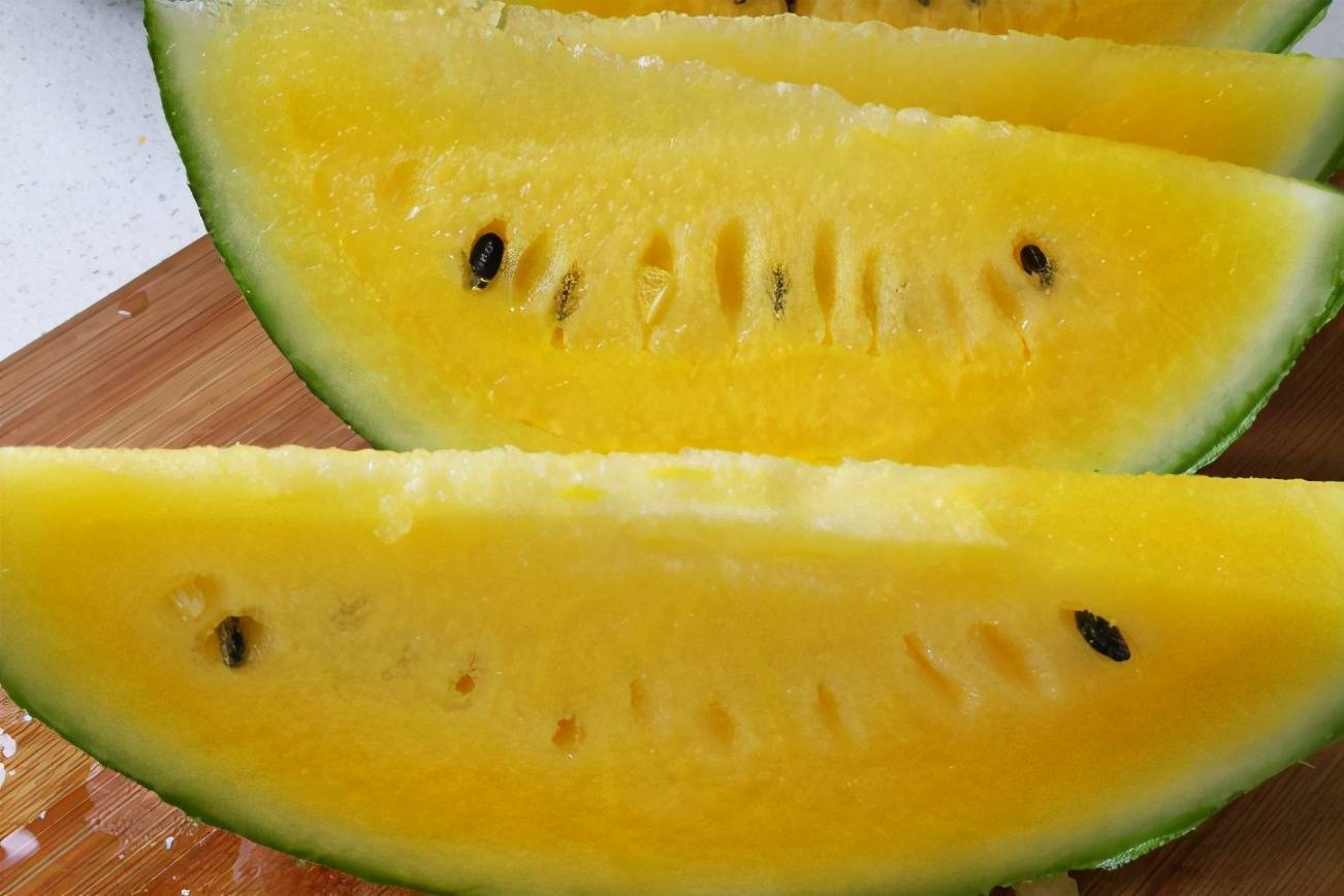 瓤是黄颜色的西瓜能吃吗?