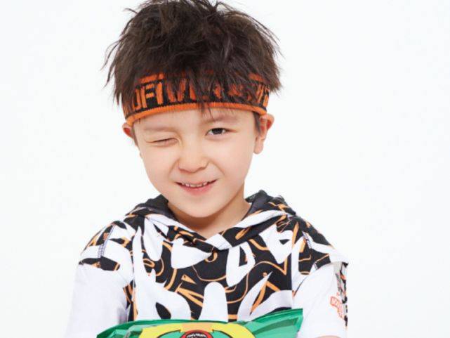 本以为林志颖儿子够帅了,看见邓莎儿子,才知道什么是男神诞生!