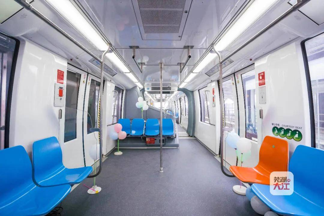 整车造价4节车厢可要3200多万哦