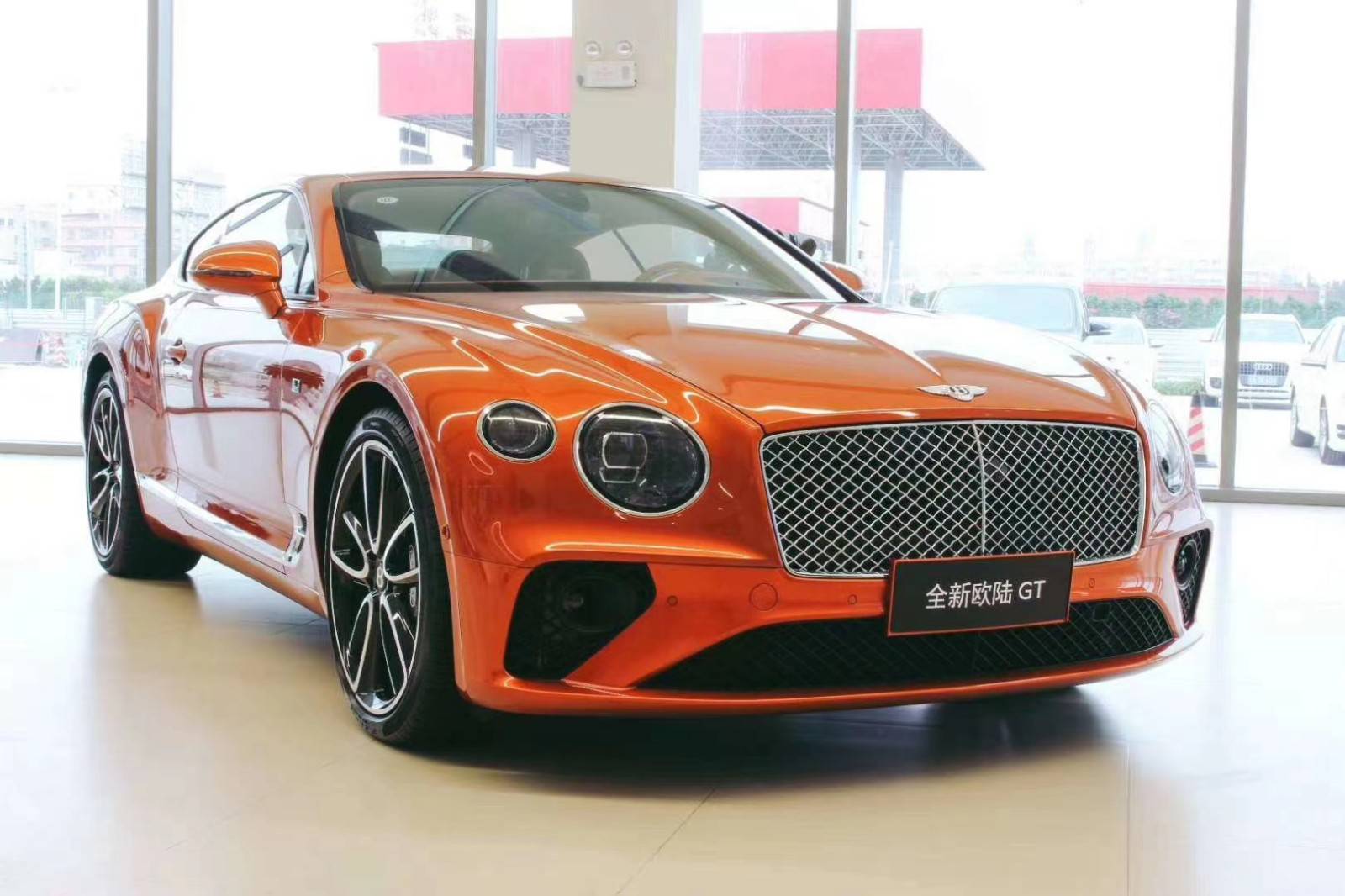 2020款宾利欧陆gt现车性能强大征服全地形