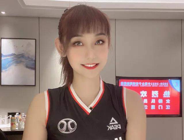 北京女排王佳筝晒照,颜值吊打小花旦,球迷直言:仙女姐姐!