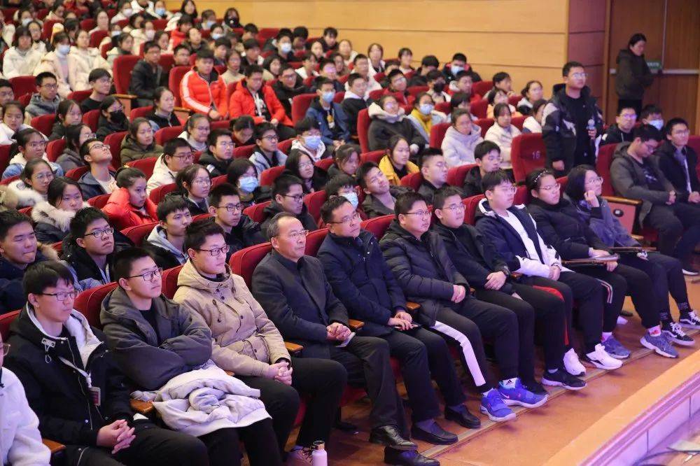 海门中学高一年级成功开展学生与校长对话活动