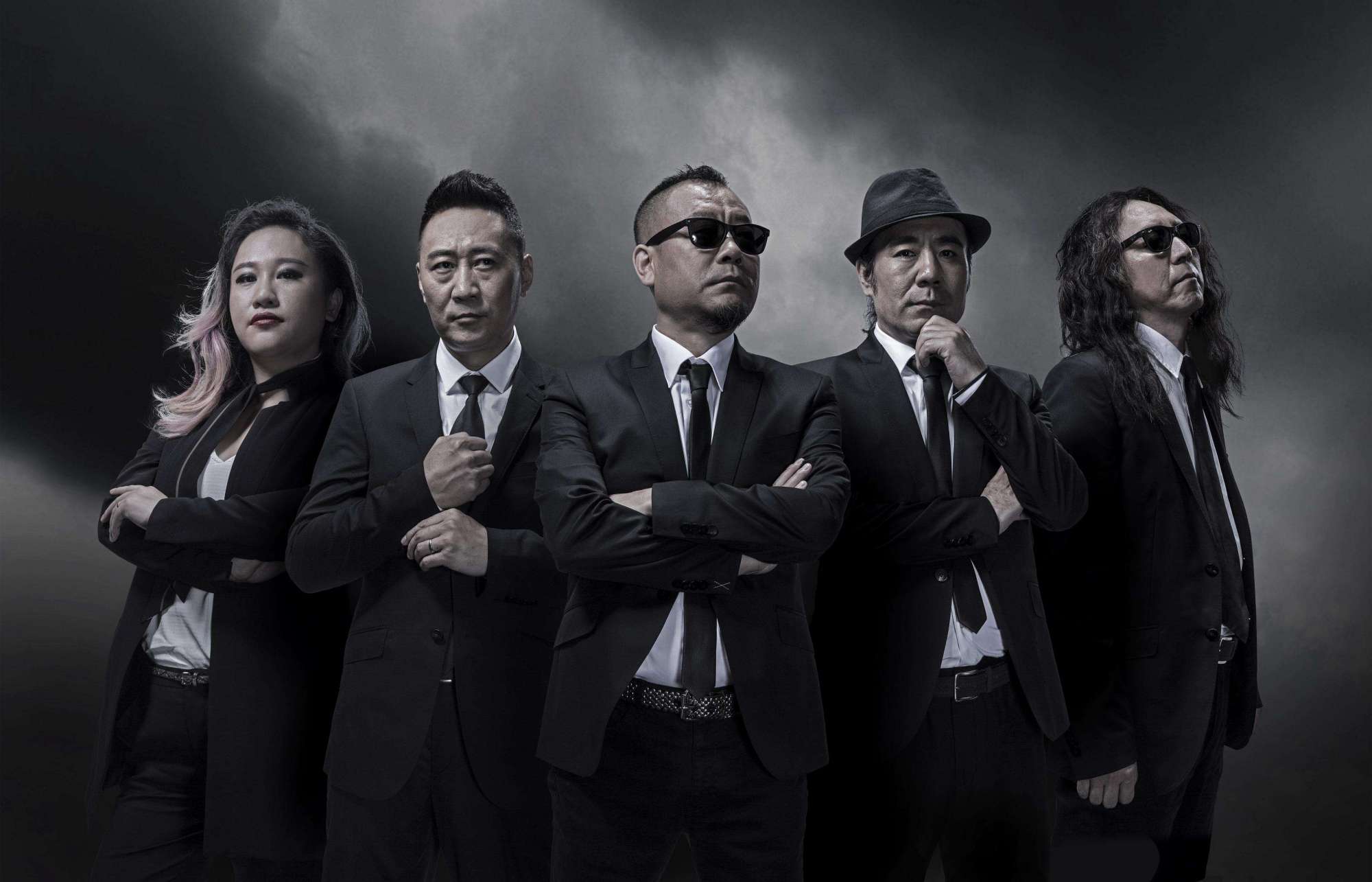 广安观察小城冬夜的明星演唱会零点乐队出场时台下人已走一半