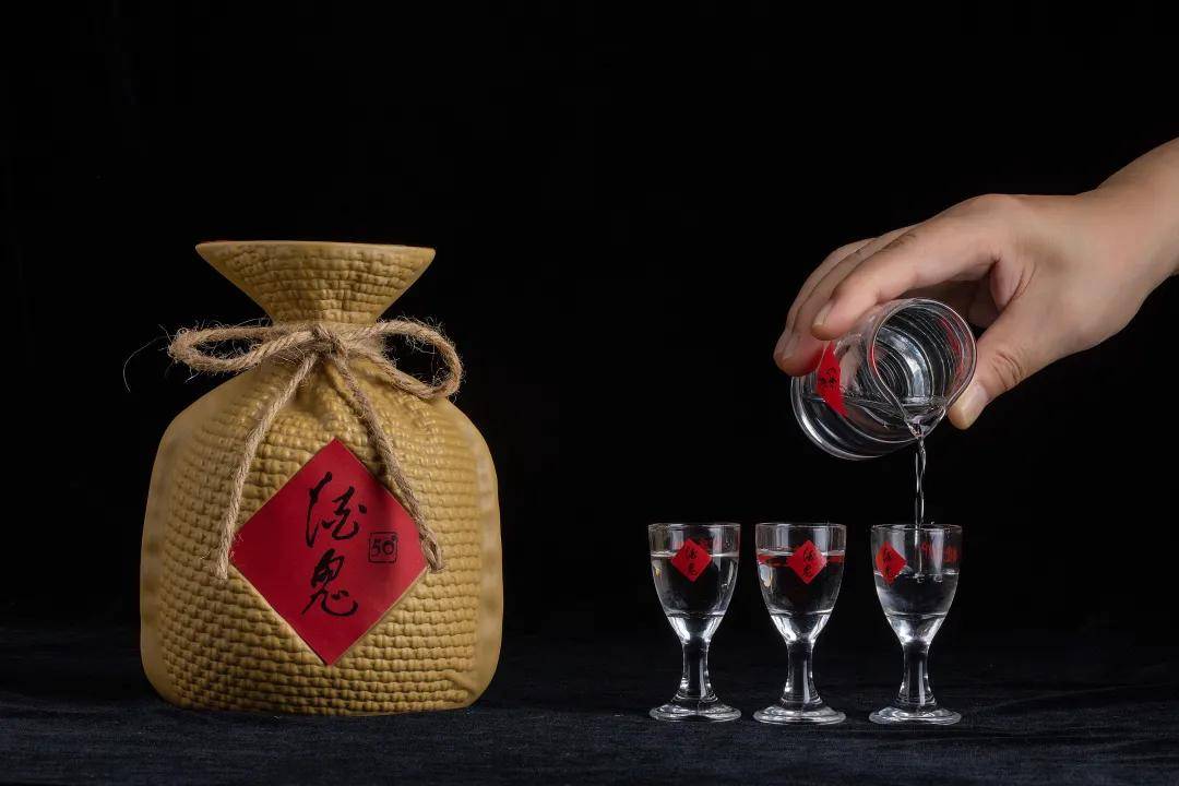 大雪| 酒桌必备的斟酒礼仪,你知道多少?_手机搜狐网