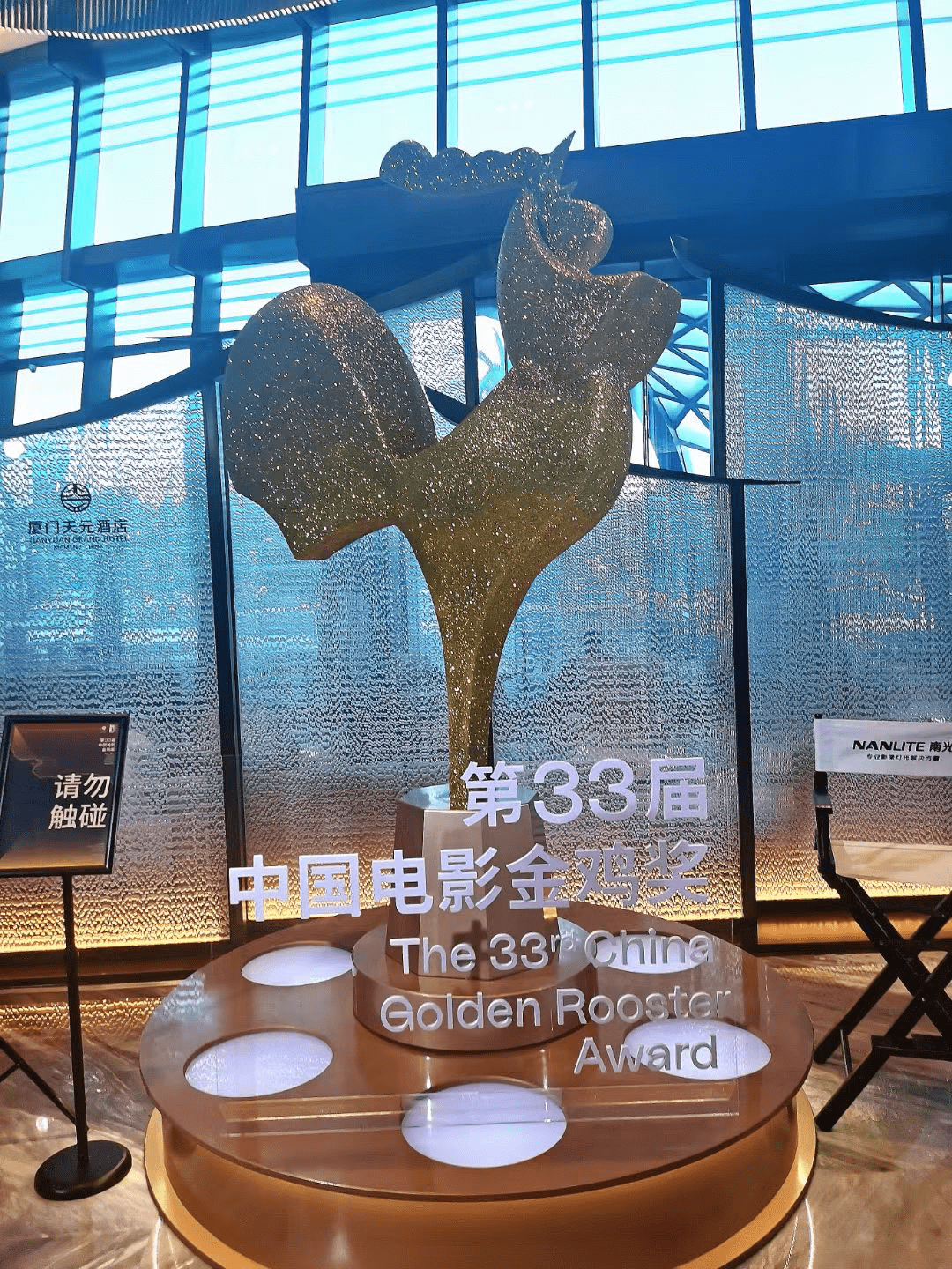 近日演员李俞洁参加金鸡奖闭幕式