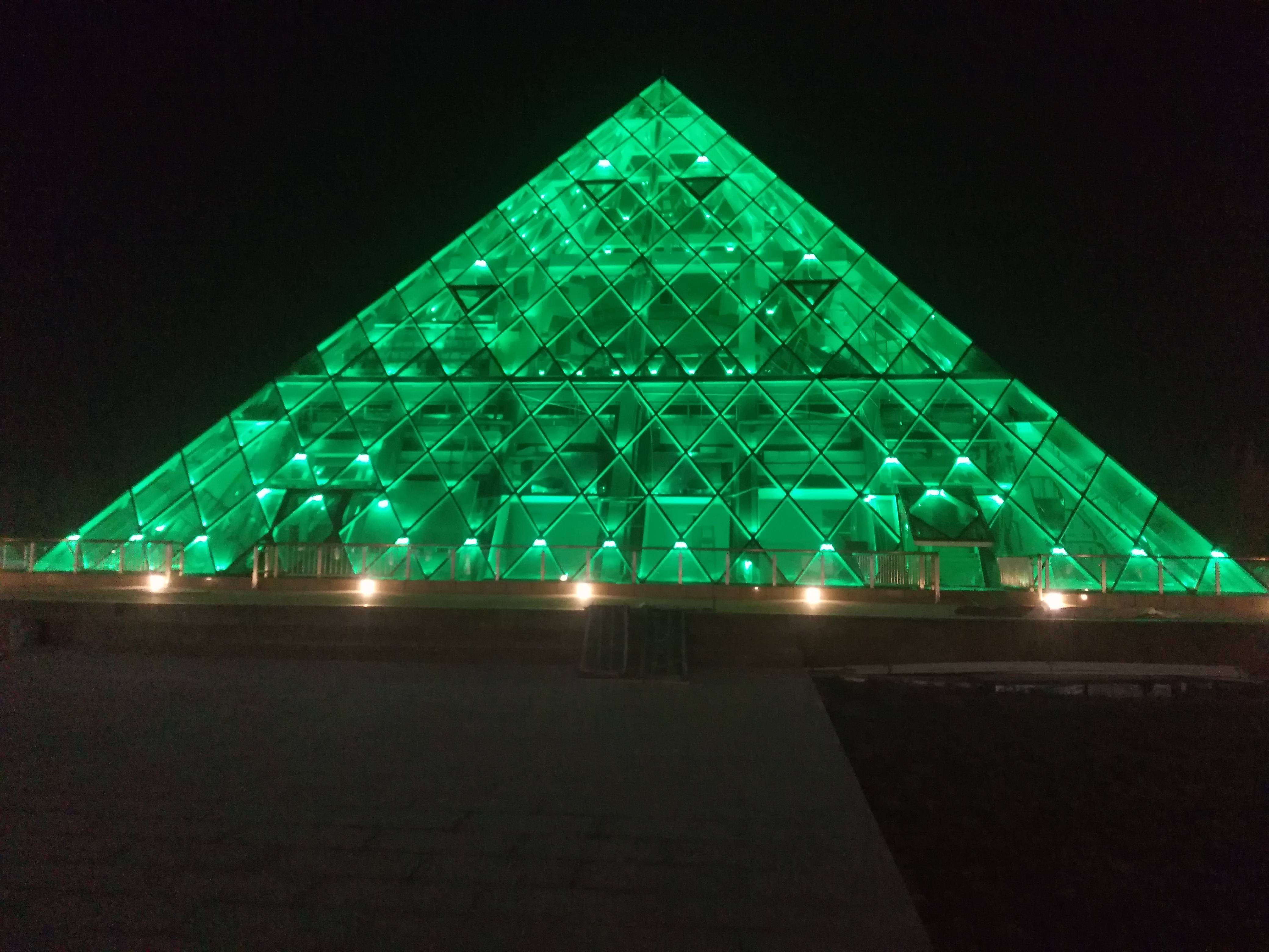 异形的建筑如何做亮化玻璃幕墙如何做亮化杰力赛用案例告诉你