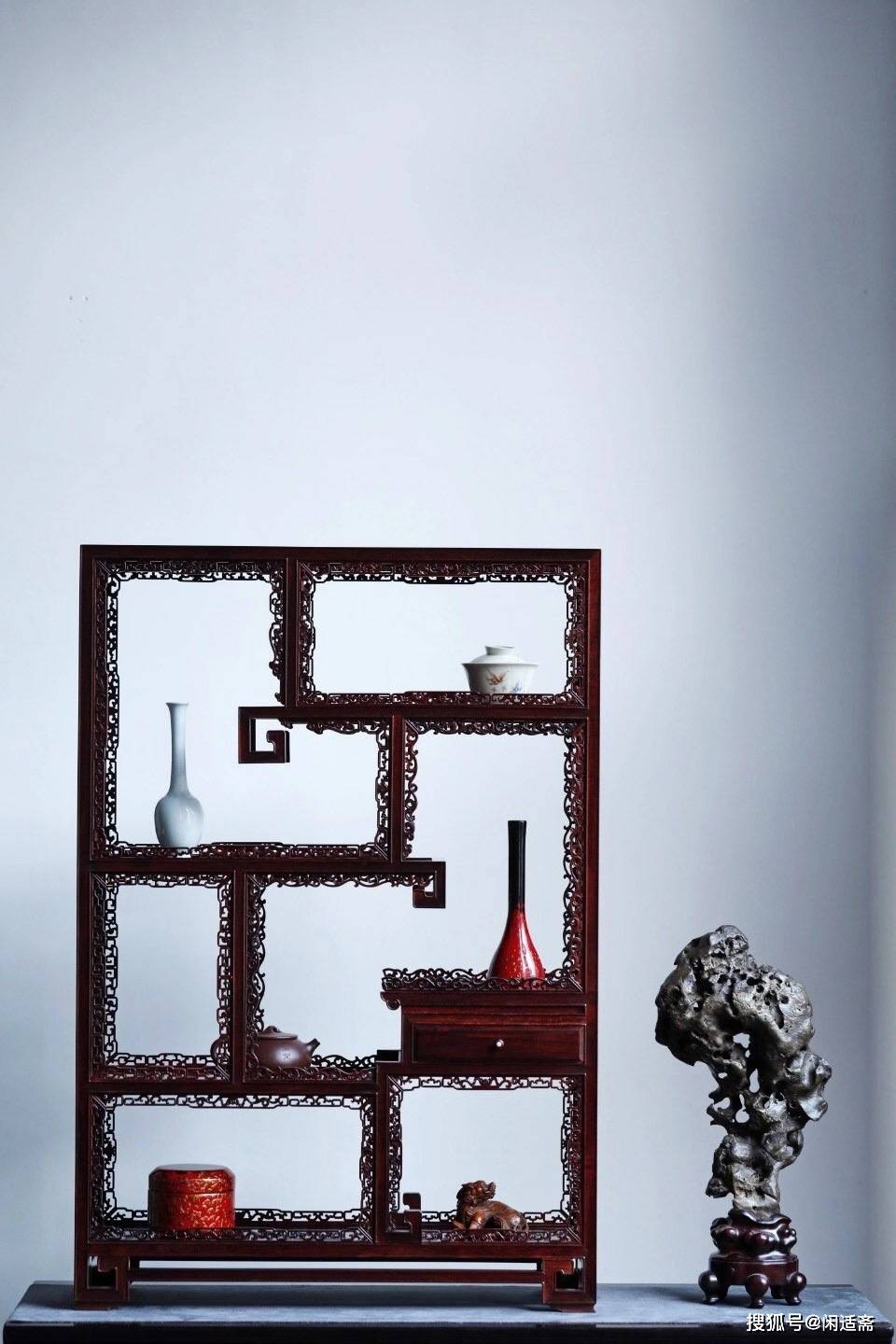 文房雅器小叶紫檀拐子纹案头博古架