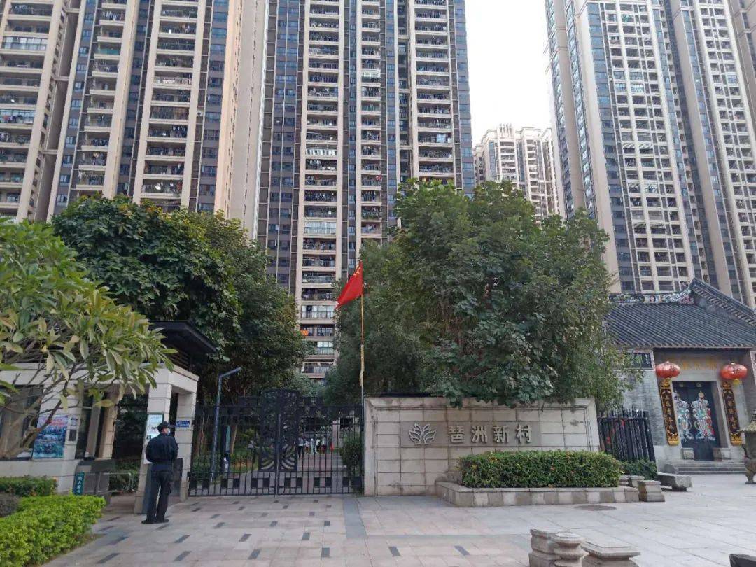如果真的对保利天悦有意向,大可以看看琶洲新村里的回迁房,总价1000万