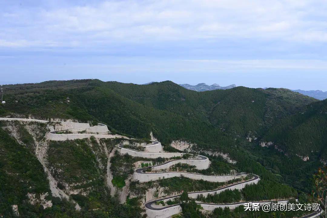 青州仰天山盘山路图片