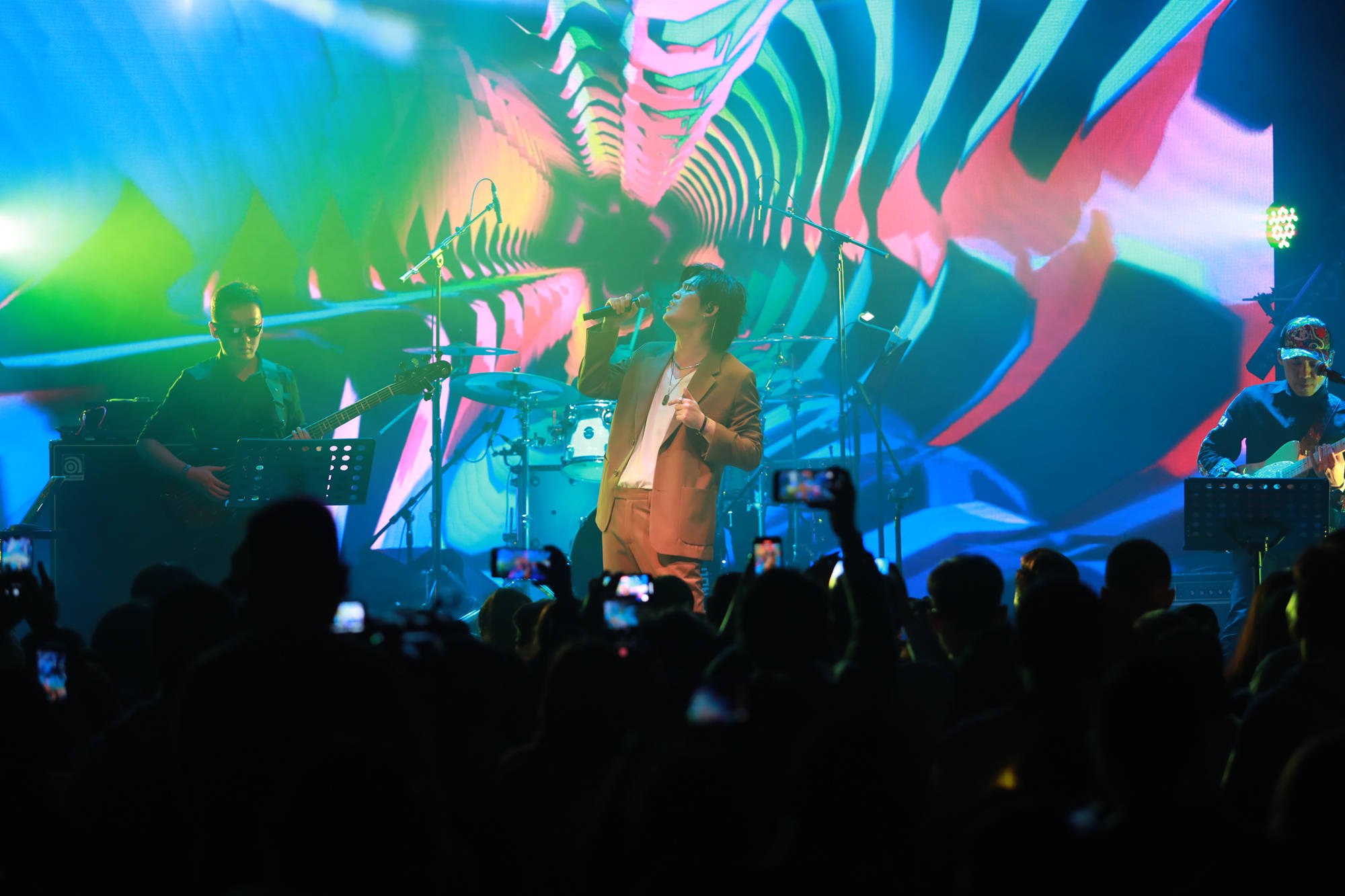 刘凤瑶感官先生深圳场巡演落幕 实力唱作人温暖冬日舞台