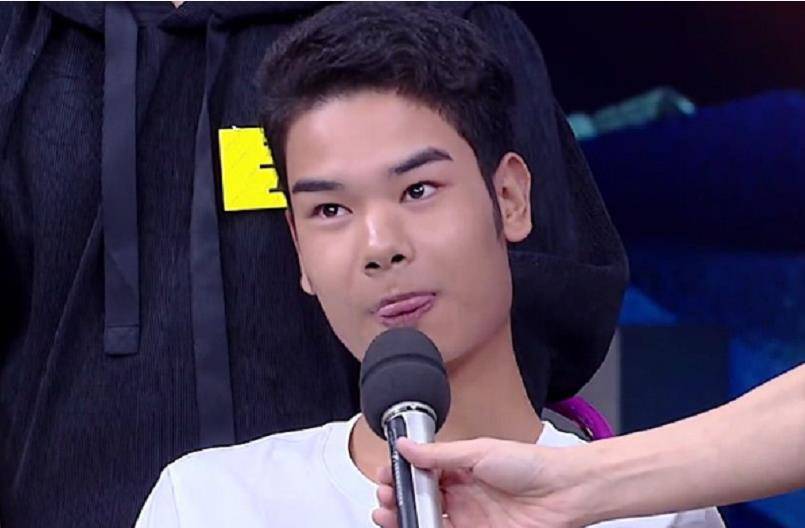 原创第一个在快本上耍大牌的人不仅说话得罪人还让何炅举话筒