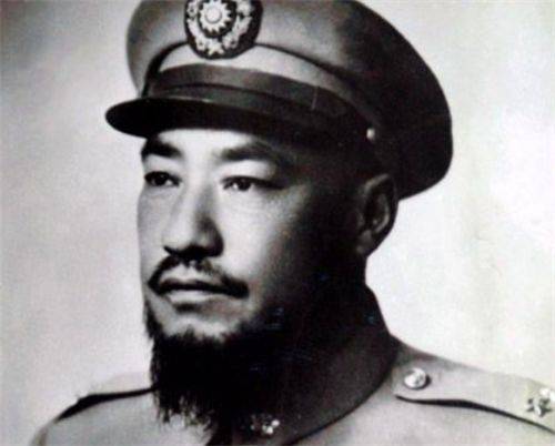 马鸿宾则在解放前做出了不同的选择,带领着八十一军宣布起义,释放了