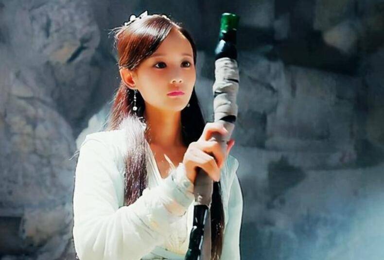 这根由青竹做成的棒子实在连普通的武器硬度都达不到,婚后的黄蓉为何