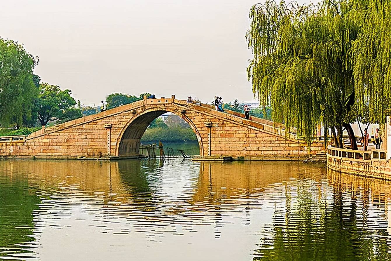 假如我的前世是江南多情的秀才那我一定是生在烟雨中的苏州