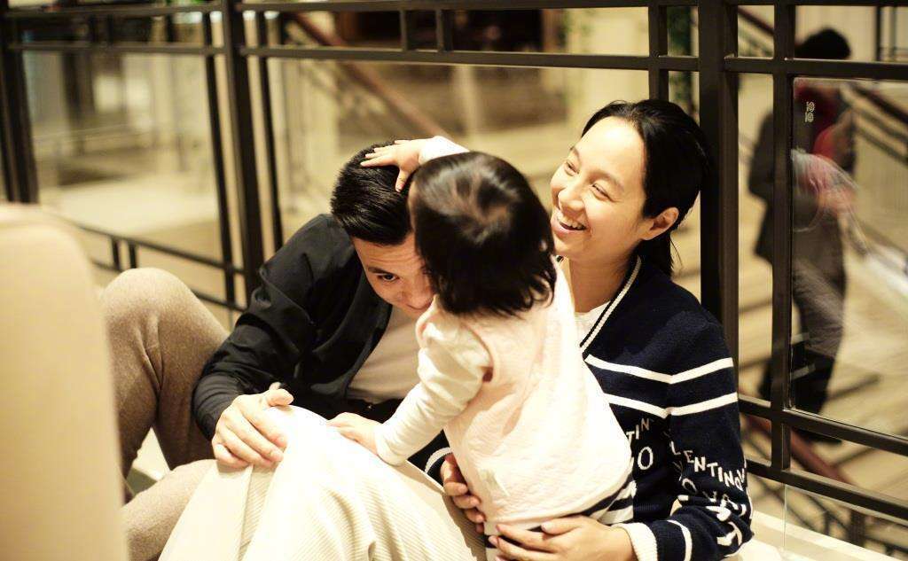 原创39岁朱丹二胎得子晒出母乳喂养老公周一围却低调不发任何消息