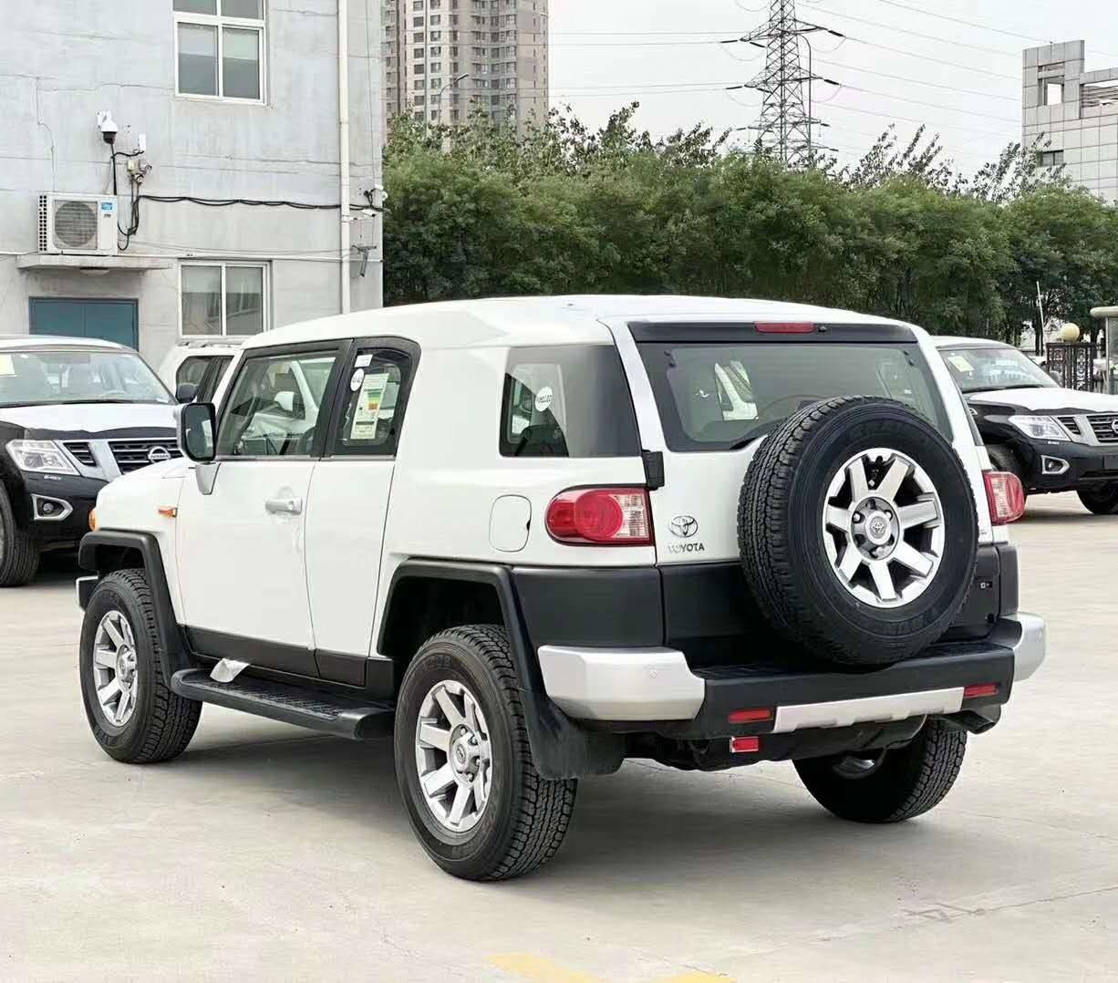 2020款丰田fj酷路泽40l超值让利配置丰富