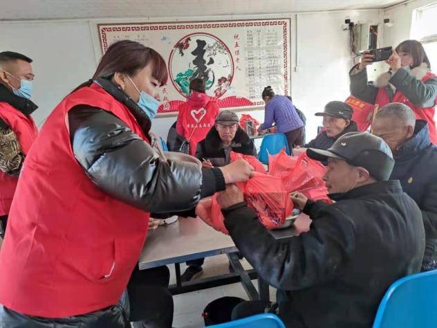 湖北孝昌退伍军人携手志愿者献爱心看望慰问孤寡老人