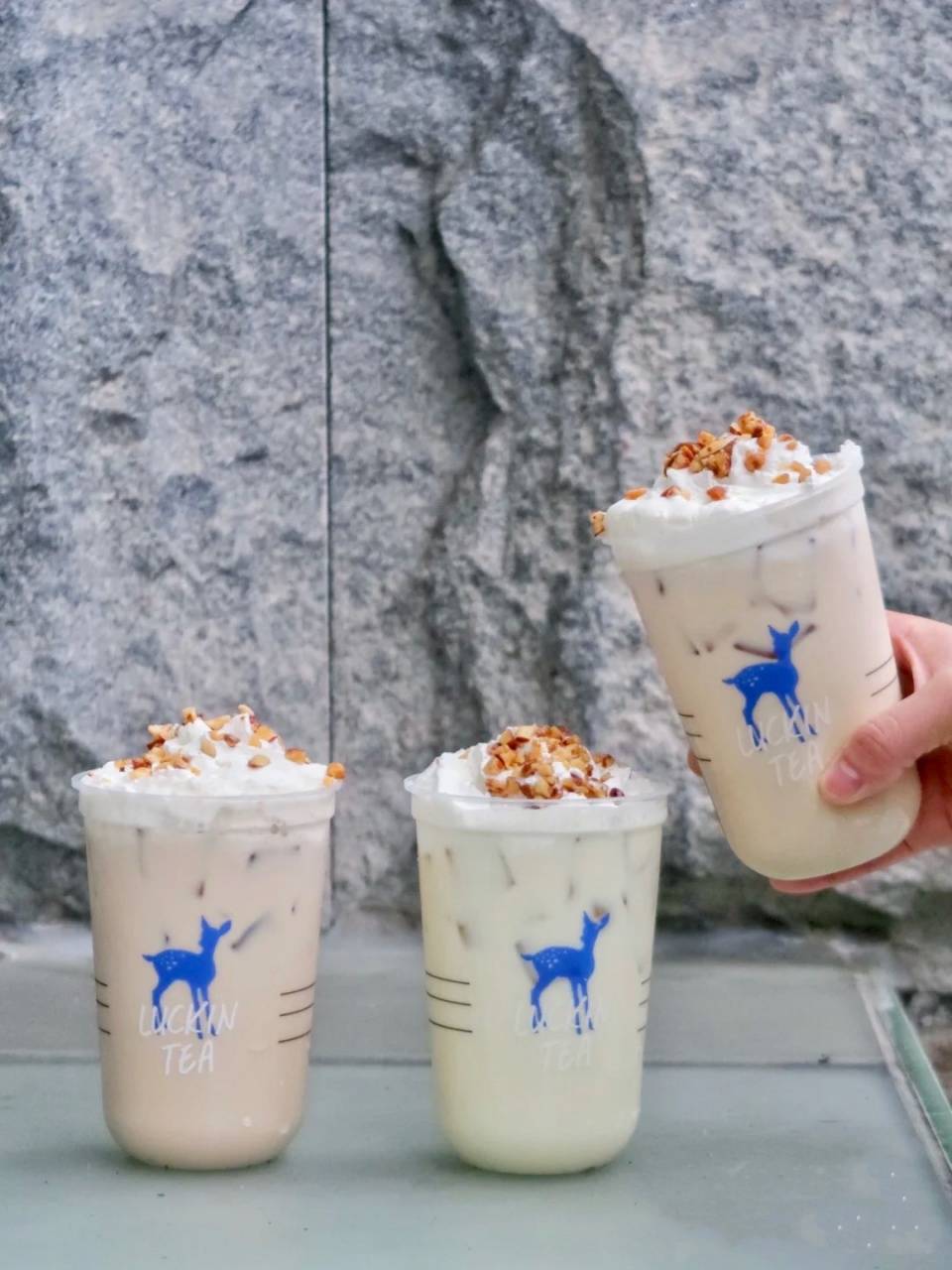 瑞幸轻乳好茶轻盈上市现泡茶汤清爽牛乳0植脂0负担