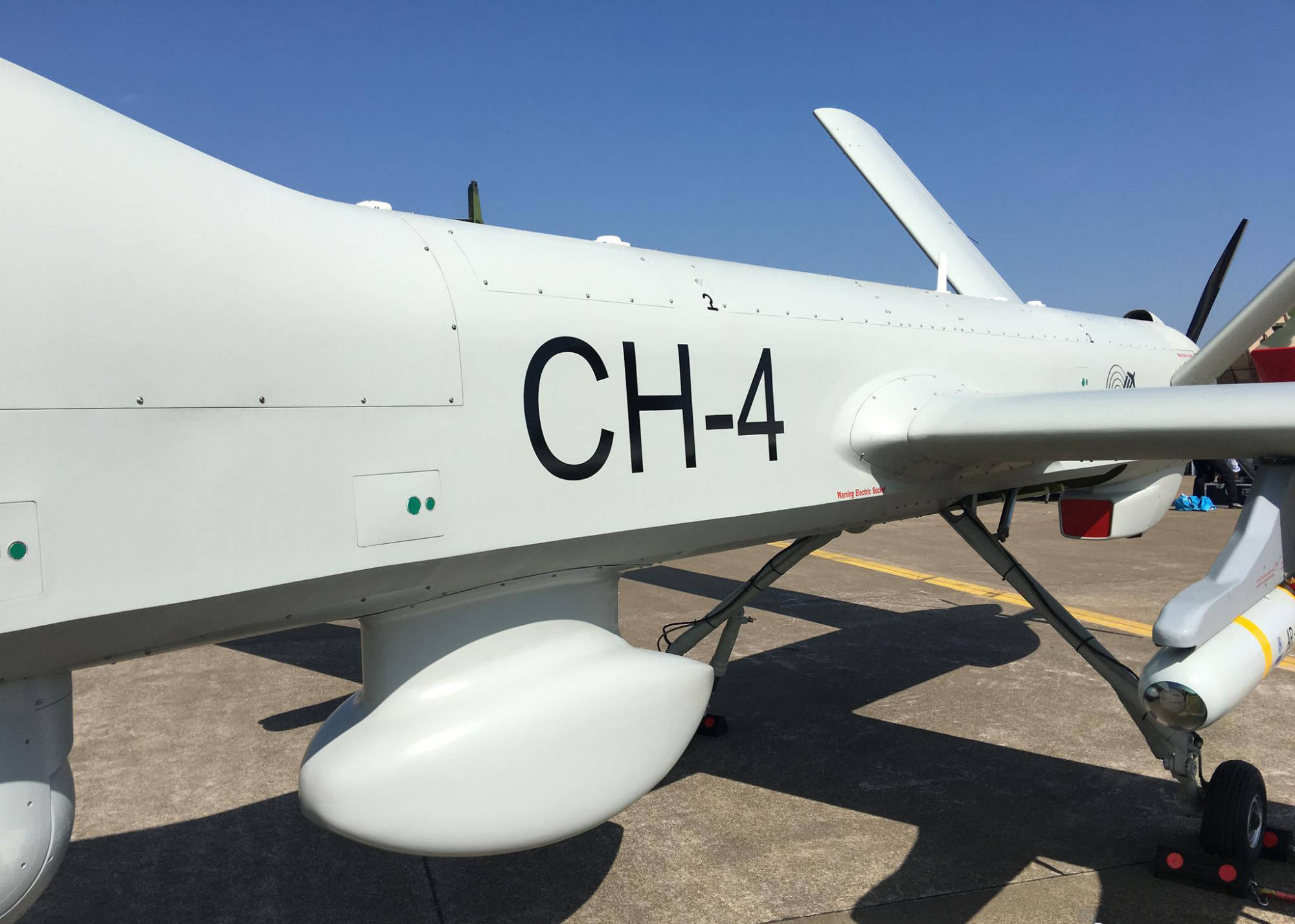 中国彩虹4堪称无人机界的ak47,翼展比"全球鹰"与波音737还要大