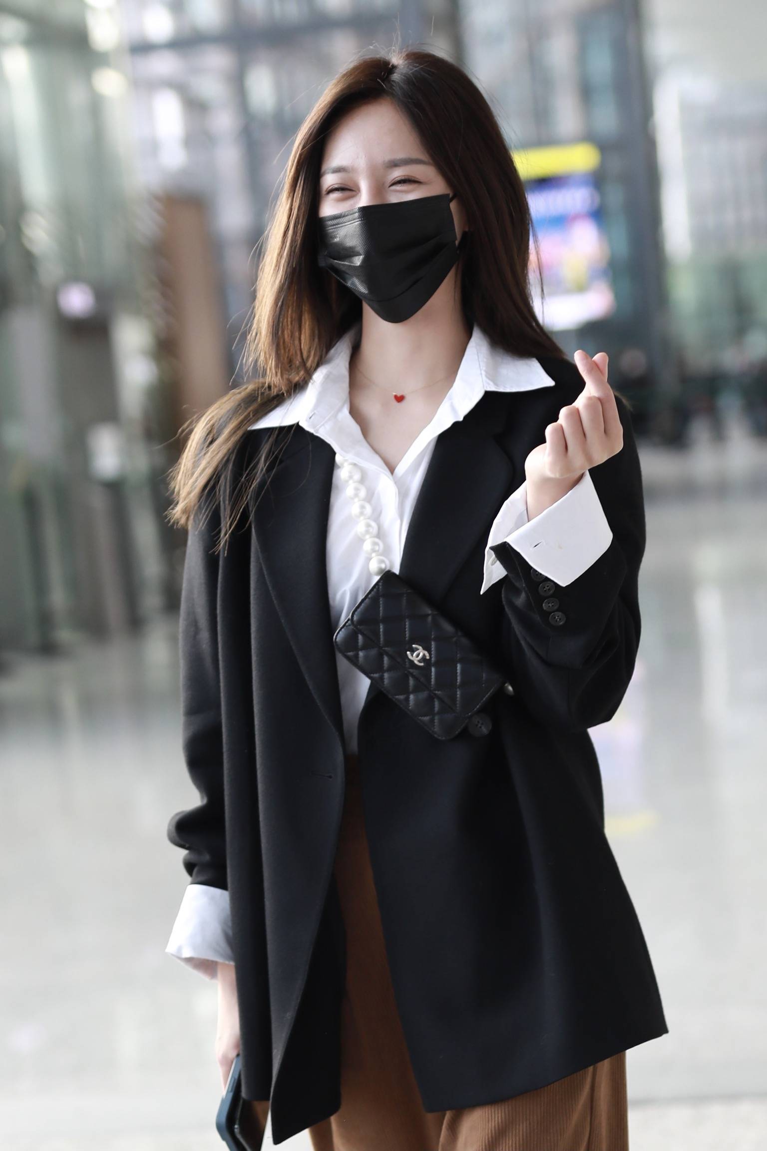 1/ 12 2020年12月19日,上海,沈梦辰现身机场.