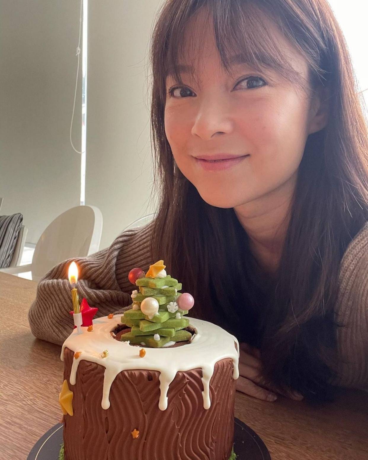 郭晋安41岁妻子晒健身照,川字腹肌抢眼,结婚14年仍冻龄如少女_手机