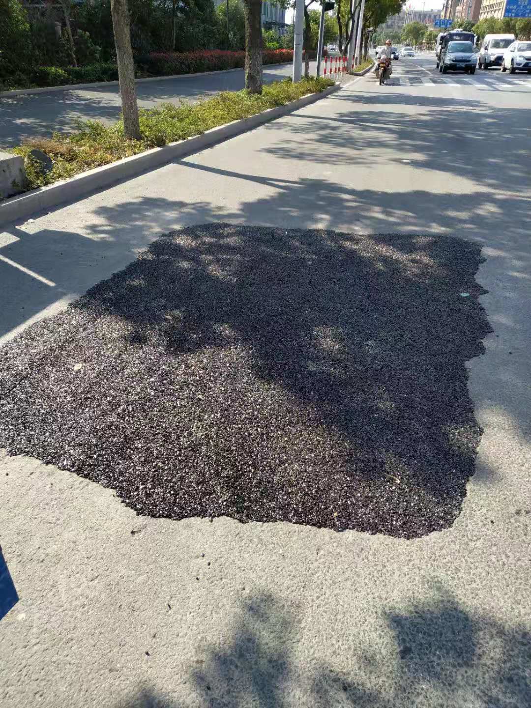 以简驭繁,冷补沥青让路面坑槽修补进入"减负时代"_手机搜狐网