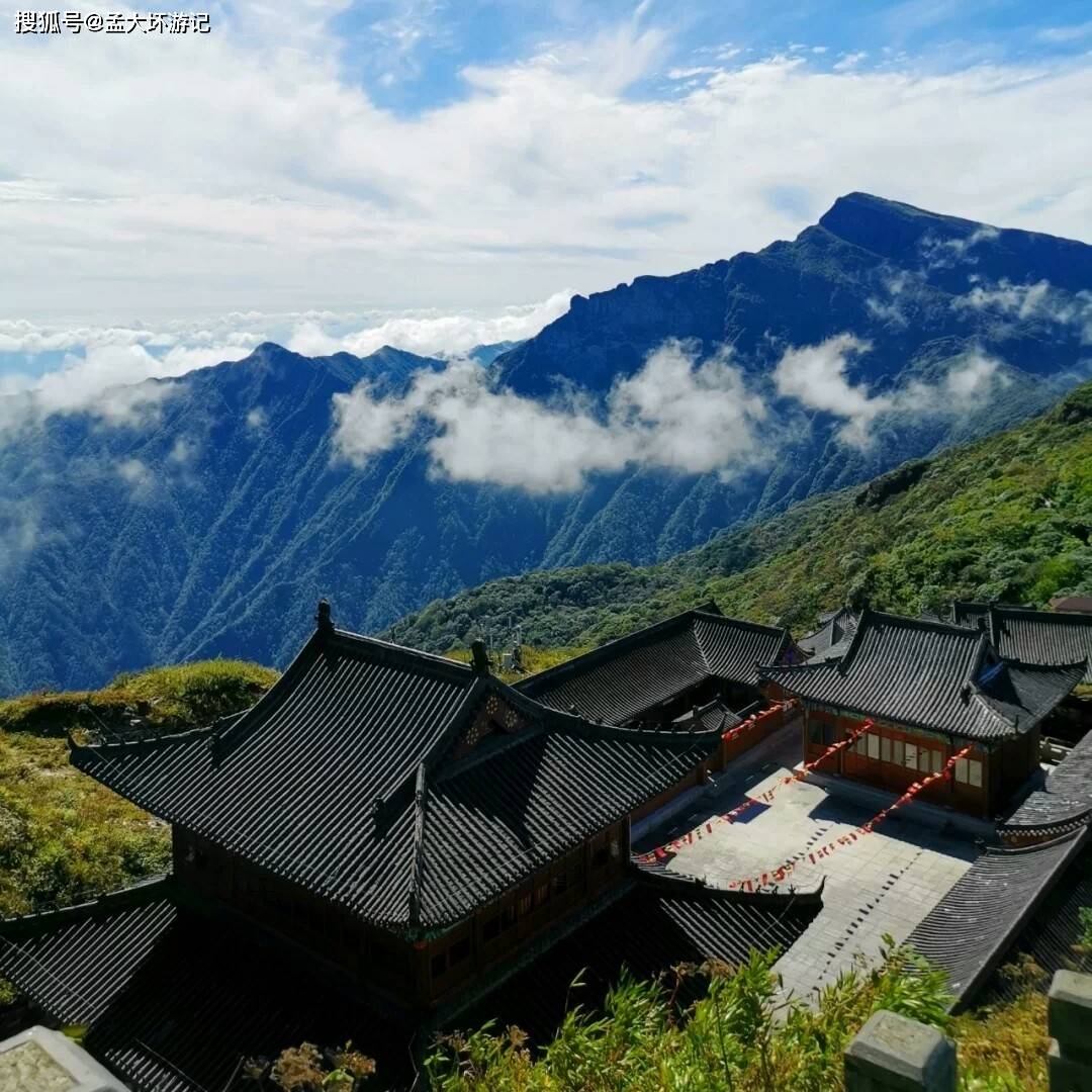 它就是梵净山,得名于梵天净土.位于贵州省铜仁市的印江,江口