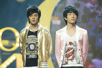 付辛博和胡夏看星星看月亮大秀兄弟情,谁还记得他和井柏然的组合_哥哥