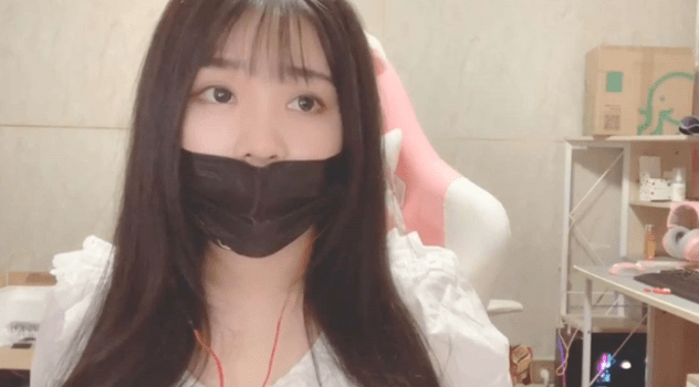 小团团和仙某某pk尬歌,团子现场又唱神曲被刷屏_直播