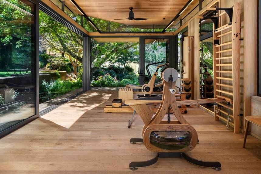 户外木结构健身房 / malan vorster architecture interior design