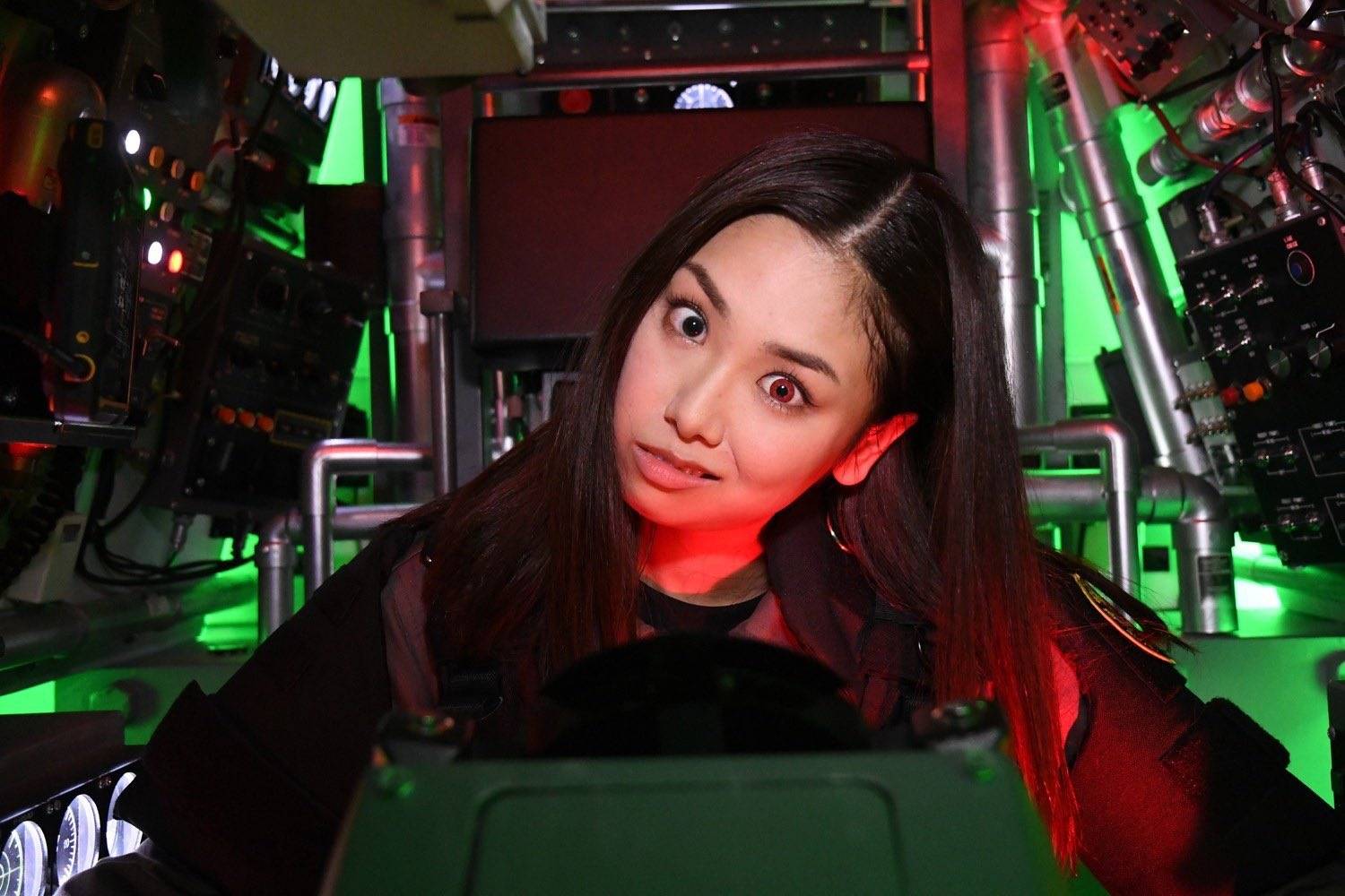 泽塔奥特曼完结洋子小姐姐收花痛哭,入戏太深舍不得,想和奥特曼谈恋爱