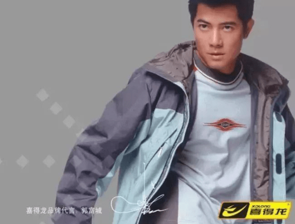 而德尔惠还因其是大陆第一家请周杰伦做品牌代言人的企业,轰动一时.