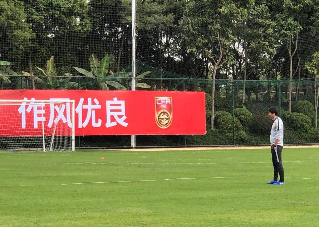 中青报:为进世界杯 中国足球又到"不惜一切代价"的时刻