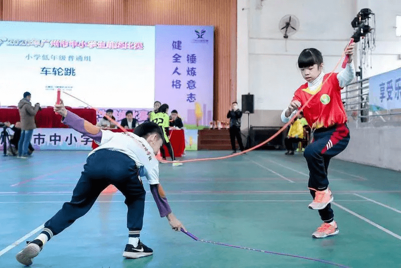 【喜讯】绳王争霸,花都"光速少年"岑小林获7项冠军!_跳绳