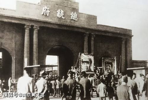 总统府门楼上曾悬有五角星何时挂上和摘下你知道吗