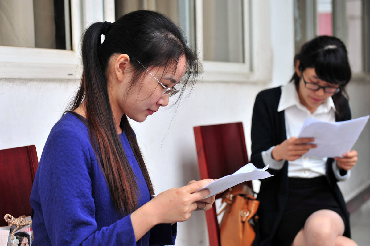 教师资格证面试冬天面试要穿正装吗