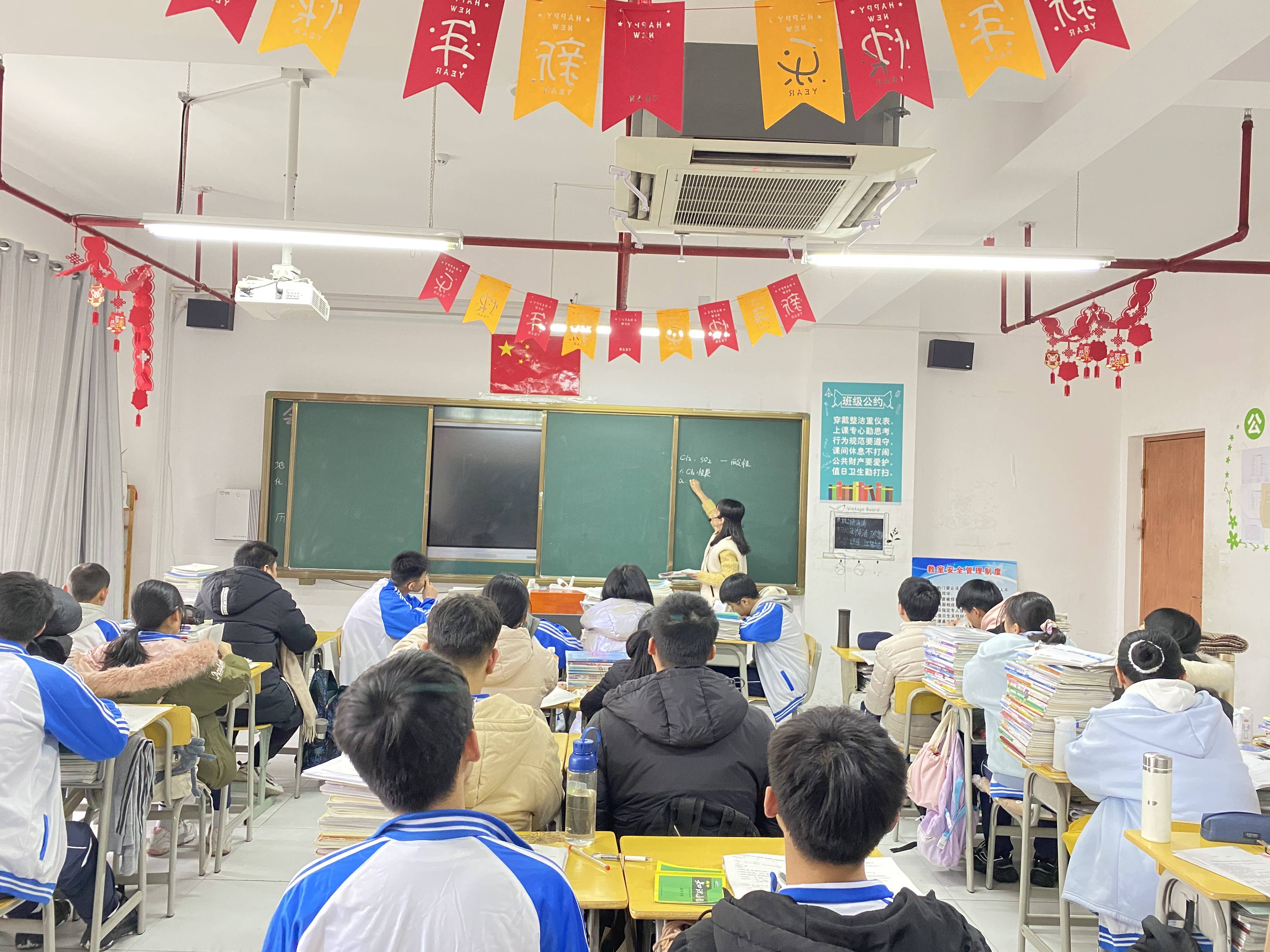 入堂赏芳桂充耳闻书声记福州金桥学校高二年段推门听课