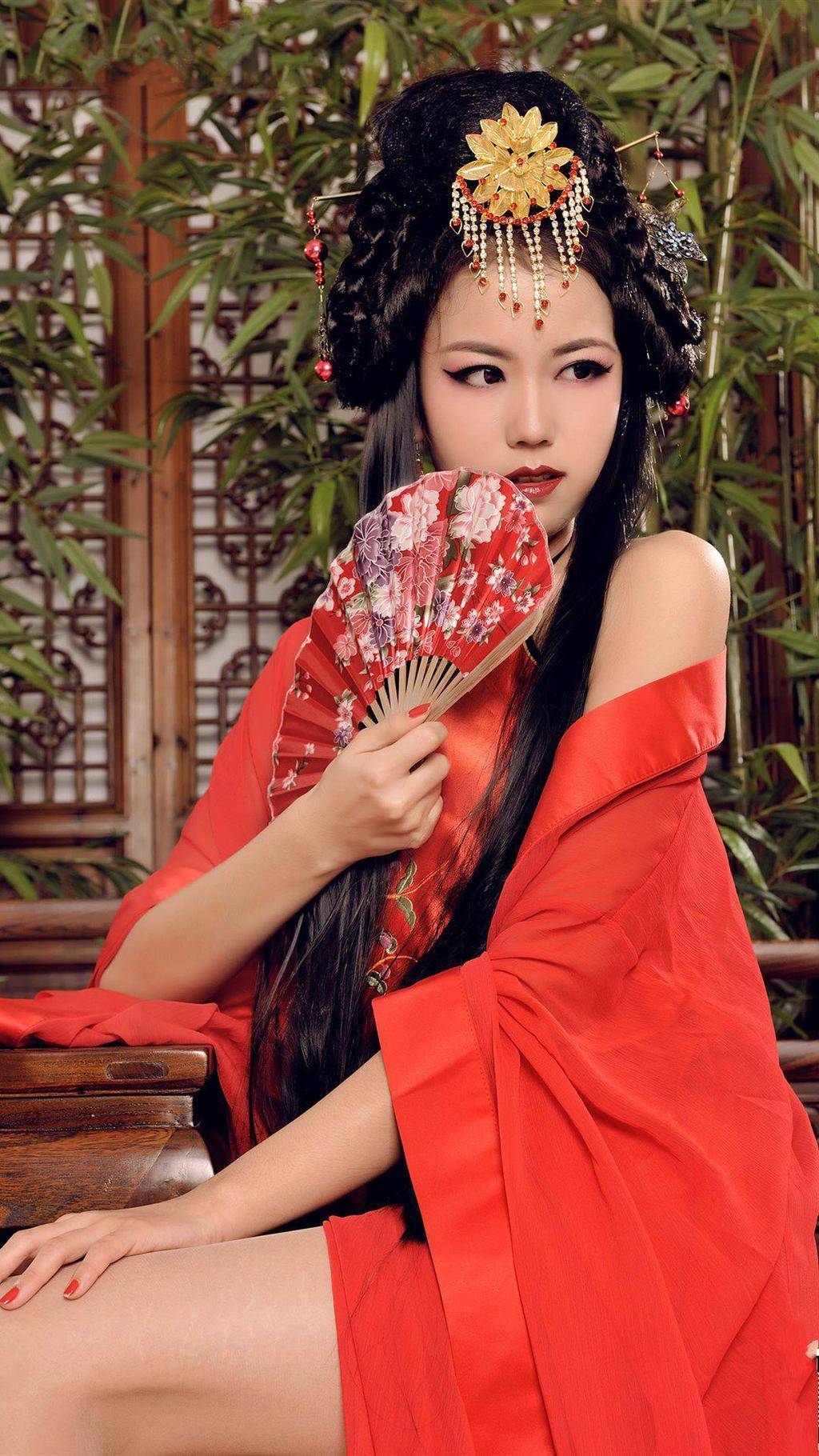 搞笑段子gif:是我触碰到什么机关了吗?吓我一大跳