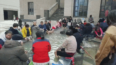 啥情况？！茶余饭后，贵州这个小区的居民集体“泡脚”！