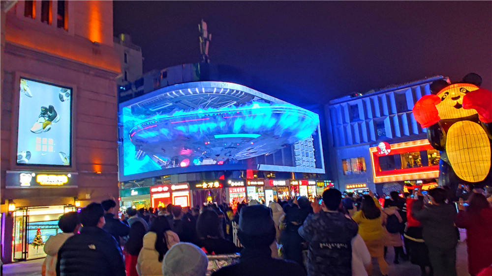 江汉路步行街裸眼3d巨幕视觉冲击