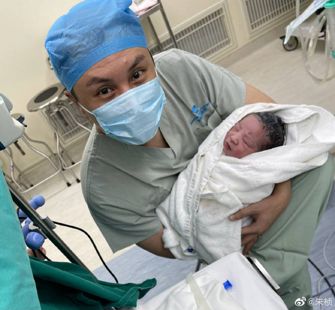 朱桢发文宣布二胎得子,取名jerry向世界问好